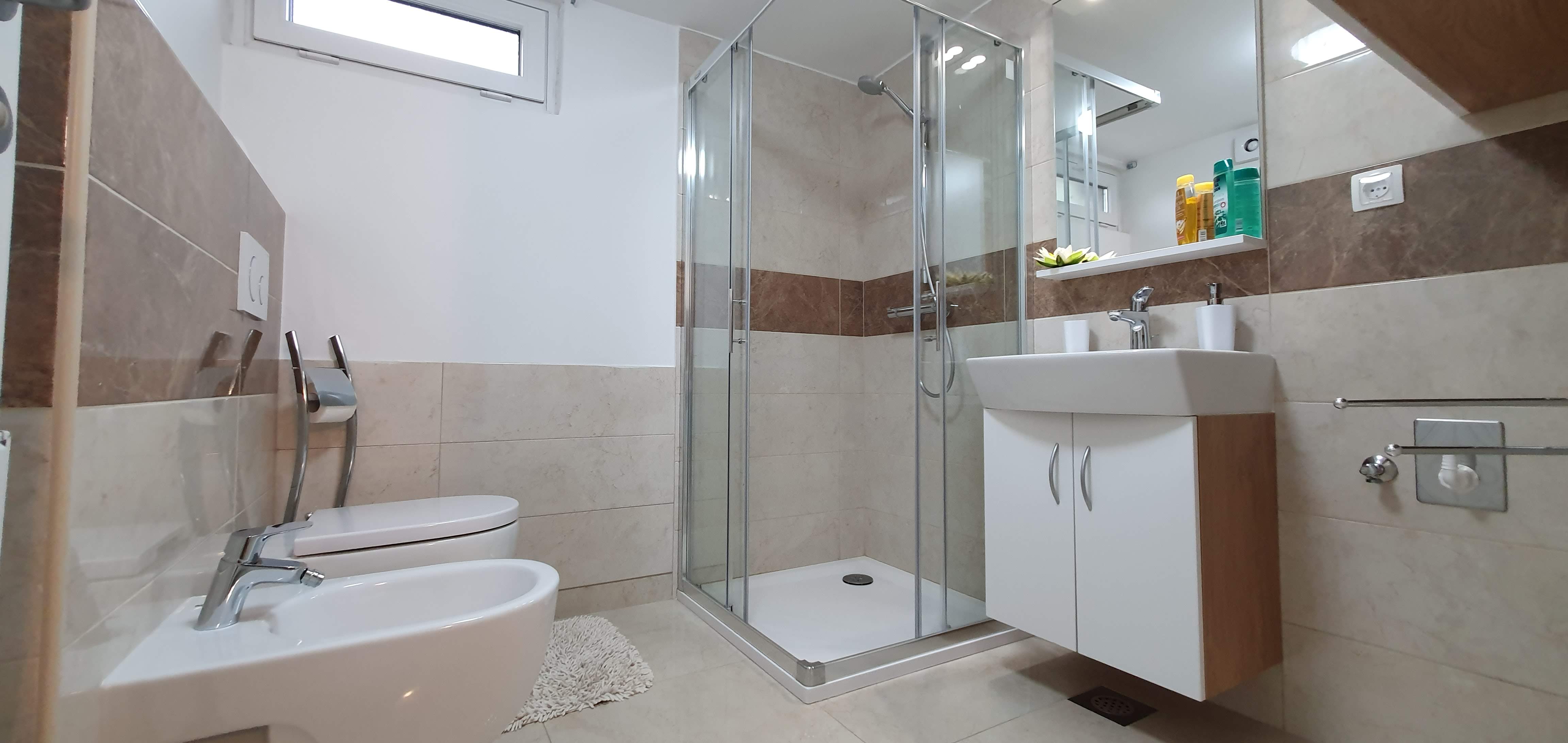Main bathroom with shower and bidet